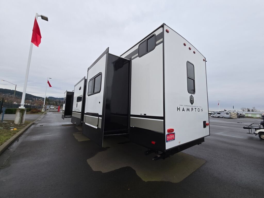 2024-Crossroads-Hampton-378DBB-Destination-Trailer-Stock-CC5004-on-sale-at-Poulsbo-RV-2.jpg