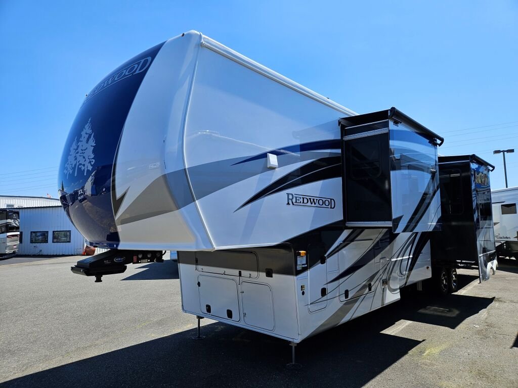 2024-Crossroads-Redwood-RW4001LK-Fifth-Wheel-Stock-E5782-on-sale-at-Poulsbo-RV-1.jpg