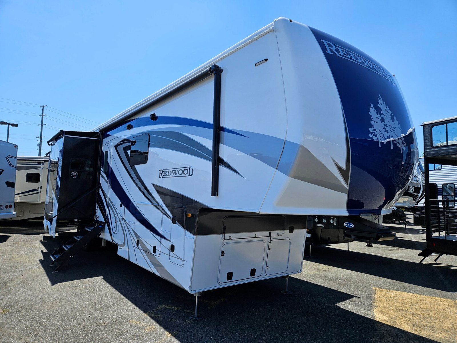 2024-Crossroads-Redwood-RW4001LK-Fifth-Wheel-Stock-E5782-on-sale-at-Poulsbo-RV-15-scaled-1.jpg