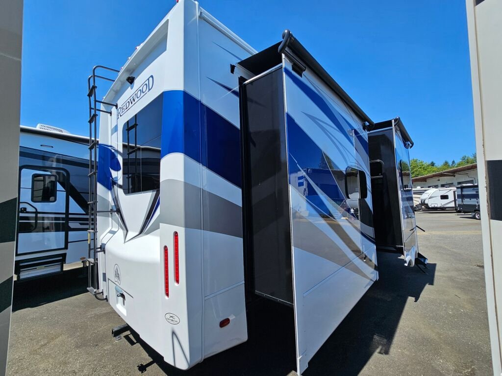 2024-Crossroads-Redwood-RW4001LK-Fifth-Wheel-Stock-E5782-on-sale-at-Poulsbo-RV-3.jpg