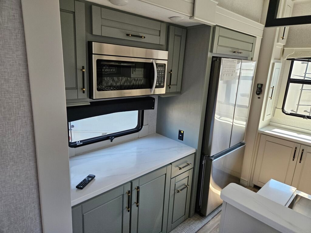 2024-Crossroads-Redwood-RW4001LK-Fifth-Wheel-Stock-E5782-on-sale-at-Poulsbo-RV-6.jpg