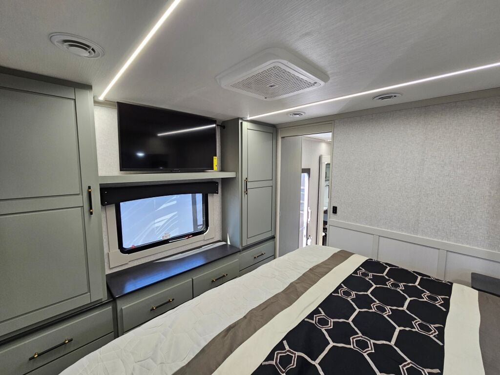 2024-Crossroads-Redwood-RW4150RD-Fifth-Wheel-Stock-K5986-on-sale-at-Poulsbo-RV-17.jpg