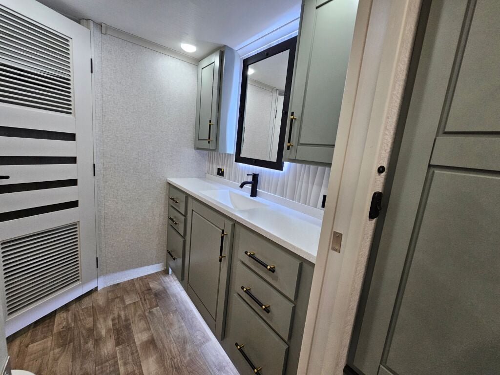 2024-Crossroads-Redwood-RW4150RD-Fifth-Wheel-Stock-K5986-on-sale-at-Poulsbo-RV-19.jpg