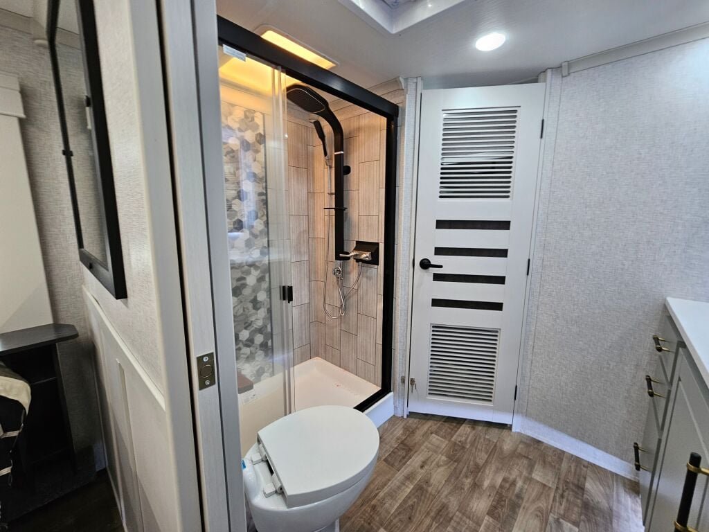 2024-Crossroads-Redwood-RW4150RD-Fifth-Wheel-Stock-K5986-on-sale-at-Poulsbo-RV-20.jpg