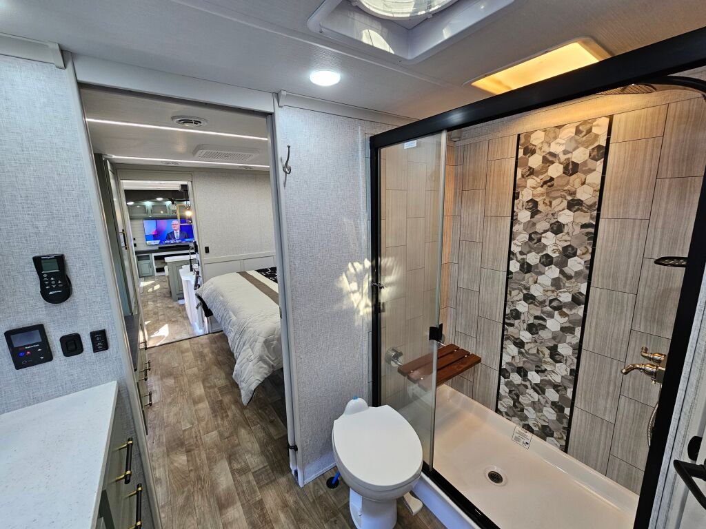2024-Crossroads-Redwood-RW4150RD-Fifth-Wheel-Stock-K5986-on-sale-at-Poulsbo-RV-21.jpg