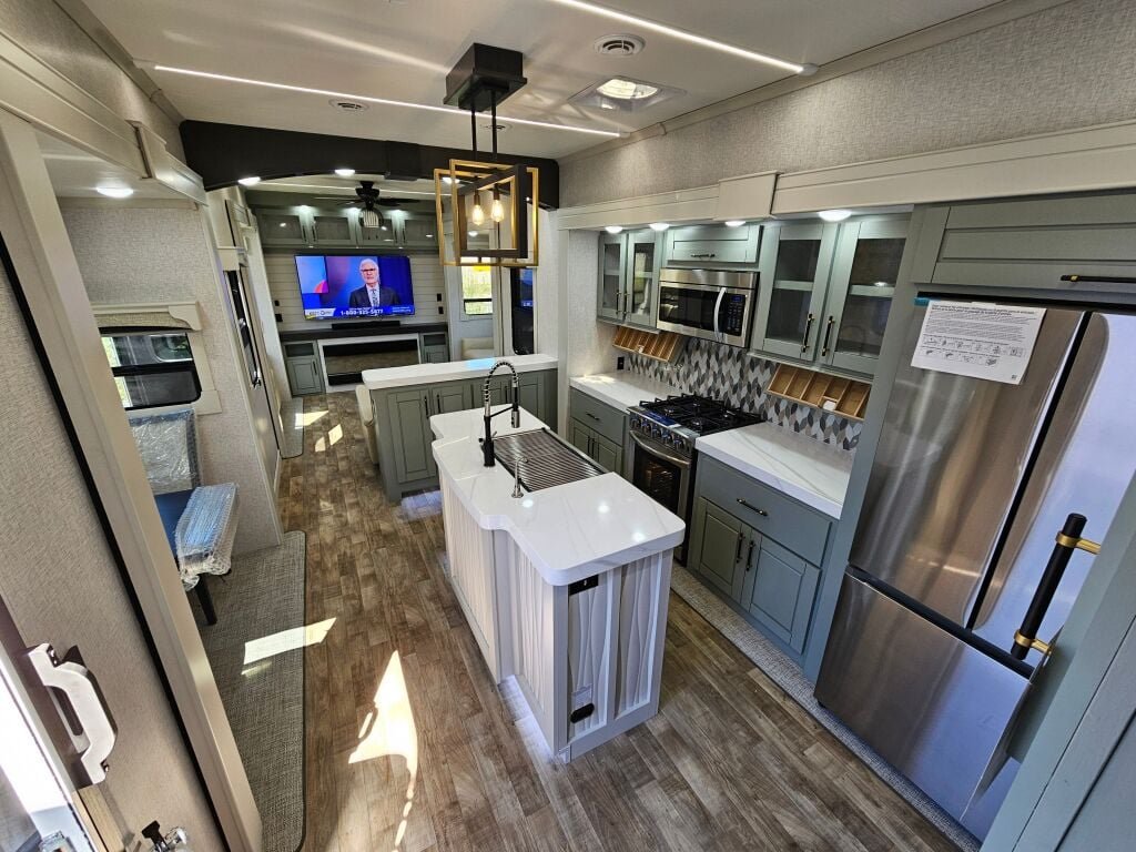 2024-Crossroads-Redwood-RW4150RD-Fifth-Wheel-Stock-K5986-on-sale-at-Poulsbo-RV-23.jpg