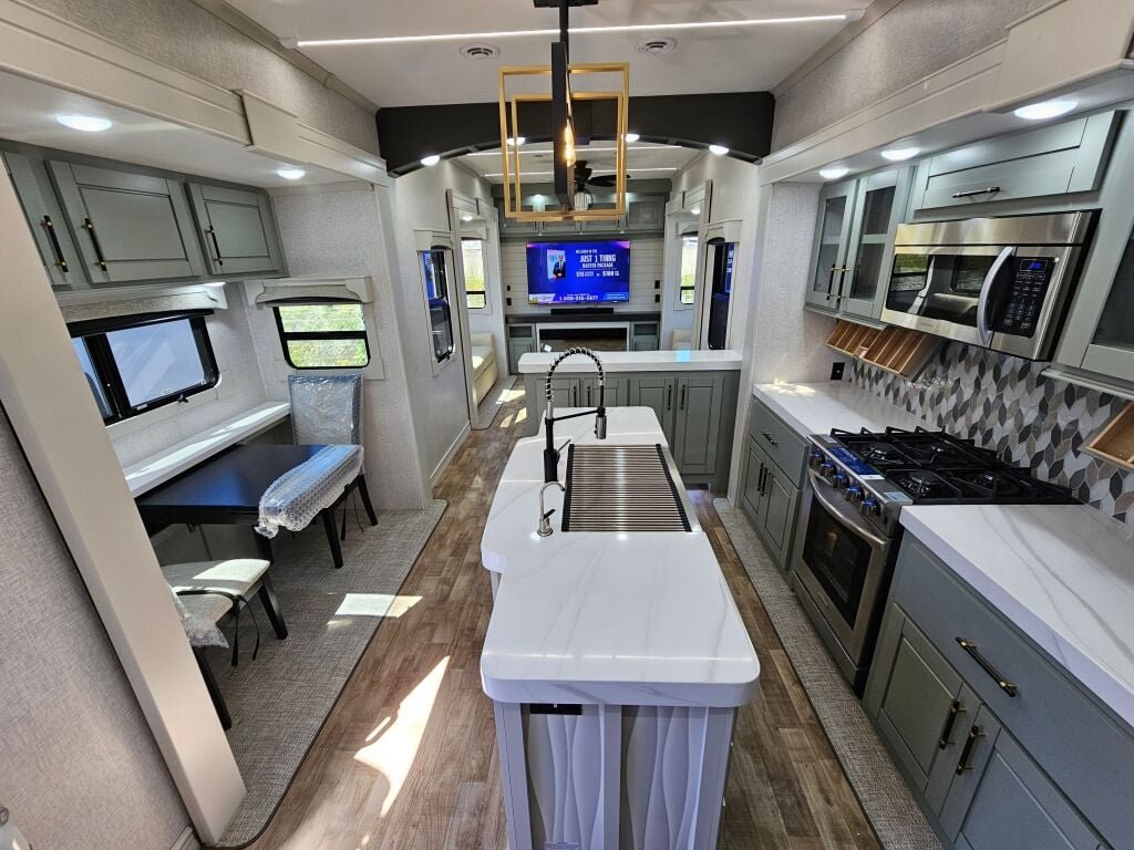 2024-Crossroads-Redwood-RW4150RD-Fifth-Wheel-Stock-K5986-on-sale-at-Poulsbo-RV-7.jpg