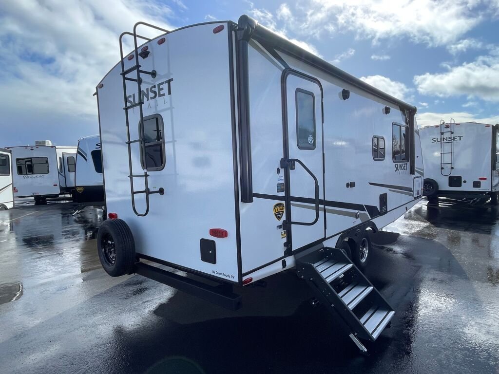 2024-Crossroads-Sunset-Trail-Super-Lite-SS212RB-Travel-Trailer-Stock-S584-on-sale-at-Poulsbo-RV-3.jpg