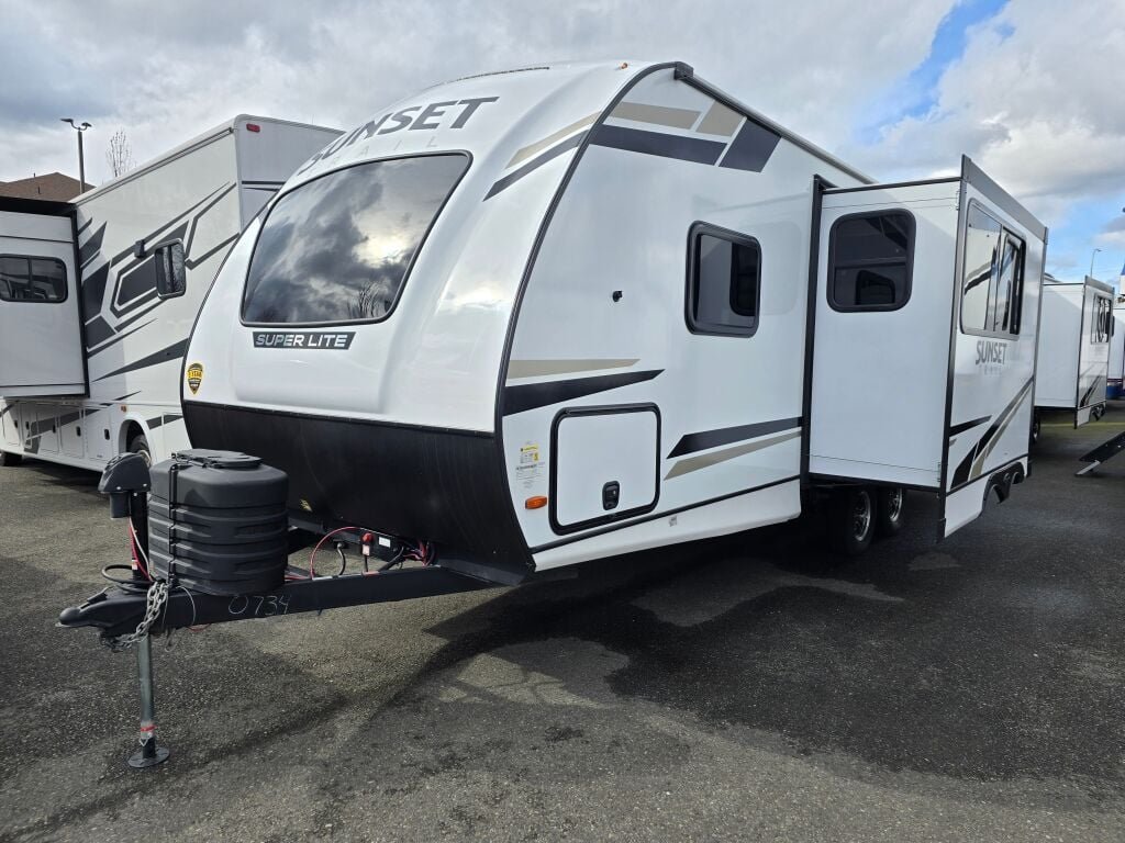 2024-Crossroads-Sunset-Trail-Super-Lite-SS222RB-Travel-Trailer-Stock-F1246-on-sale-at-Poulsbo-RV-1.jpg