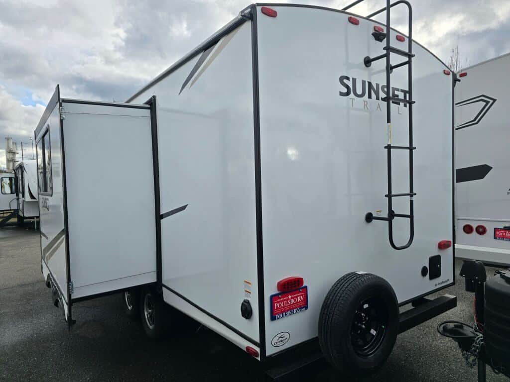2024-Crossroads-Sunset-Trail-Super-Lite-SS222RB-Travel-Trailer-Stock-F1246-on-sale-at-Poulsbo-RV-2.jpg