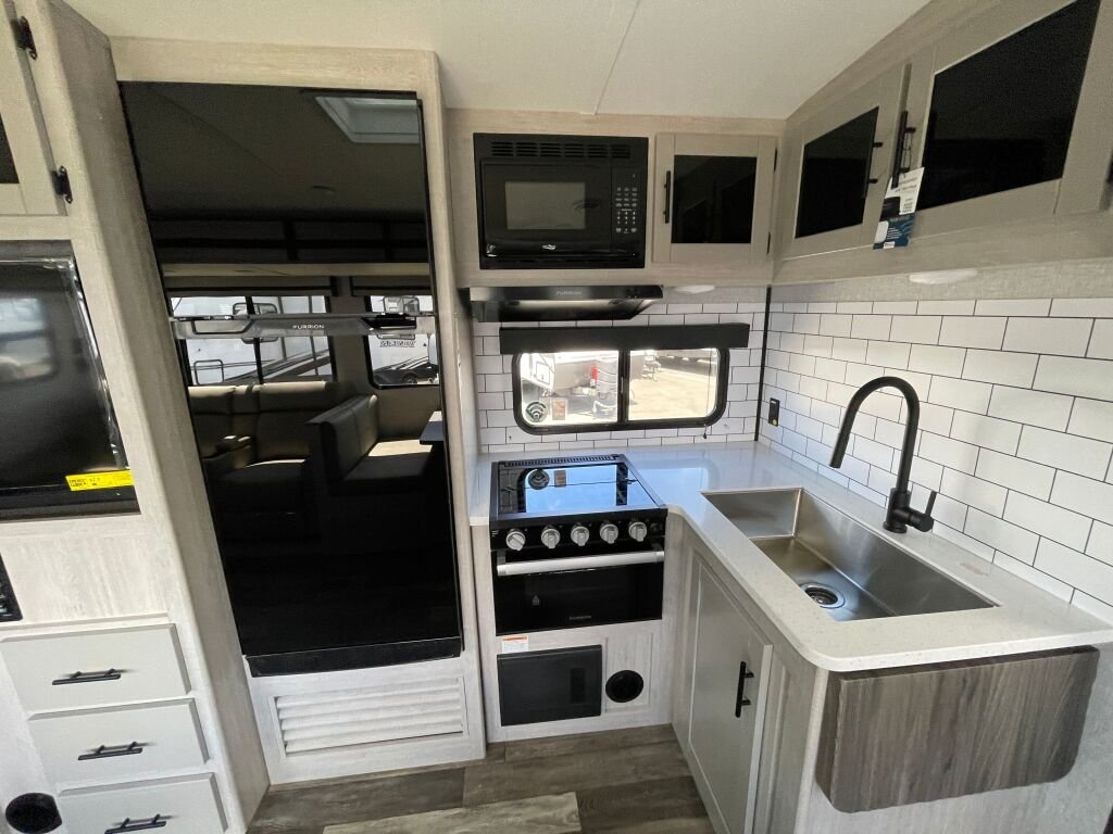 2024-Crossroads-Sunset-Trail-Super-Lite-SS253RB-Travel-Trailer-Stock-S617-on-sale-at-Poulsbo-RV-12.jpg