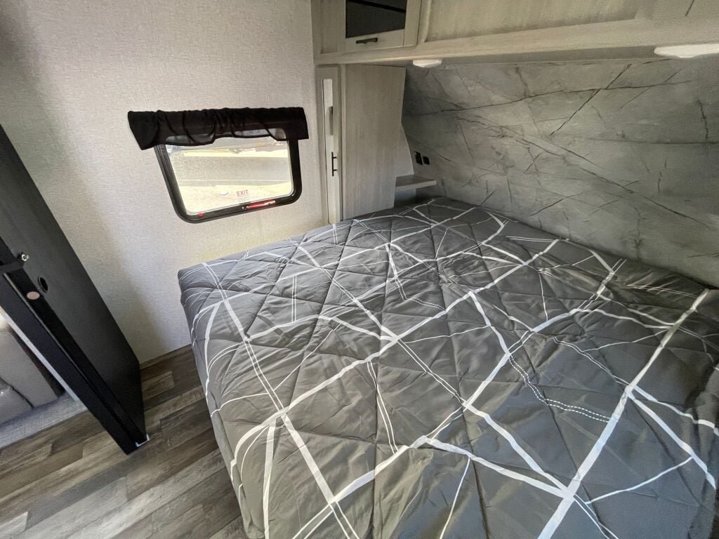 2024-Crossroads-Sunset-Trail-Super-Lite-SS253RB-Travel-Trailer-Stock-S617-on-sale-at-Poulsbo-RV-22.jpg