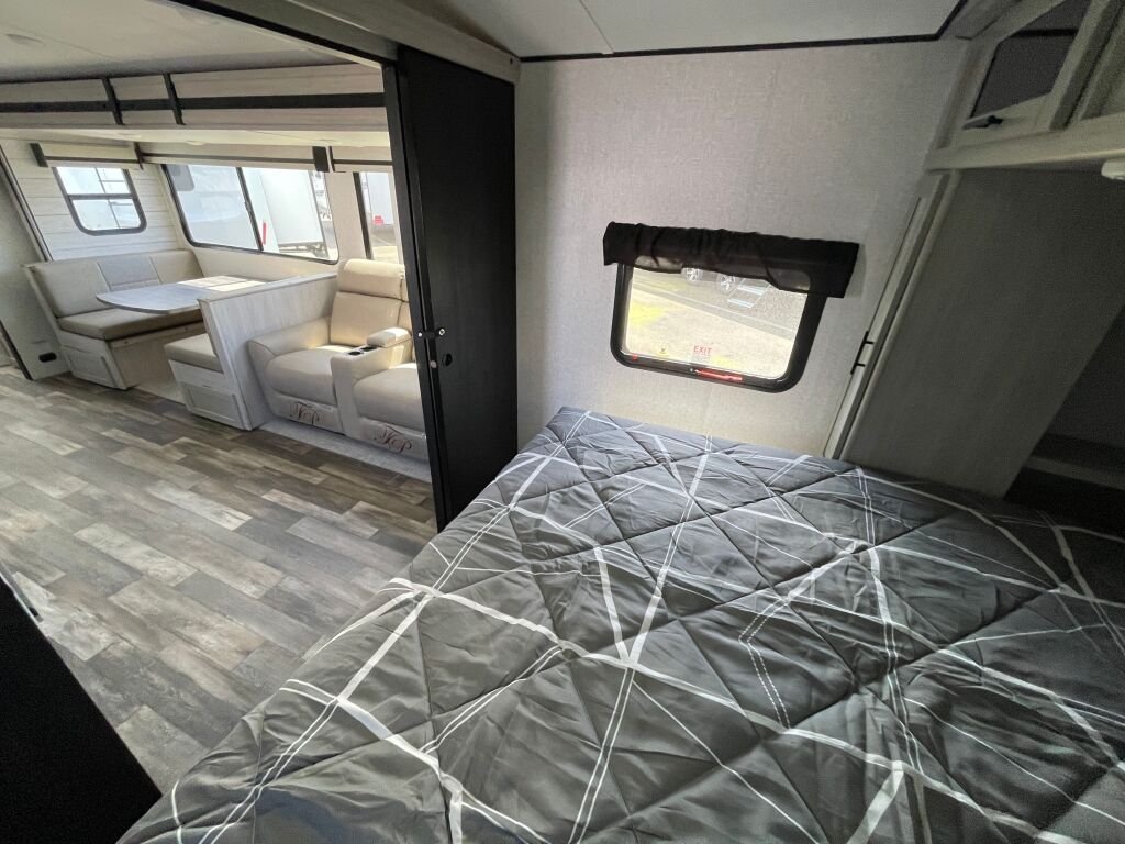2024-Crossroads-Sunset-Trail-Super-Lite-SS253RB-Travel-Trailer-Stock-S617-on-sale-at-Poulsbo-RV-23.jpg