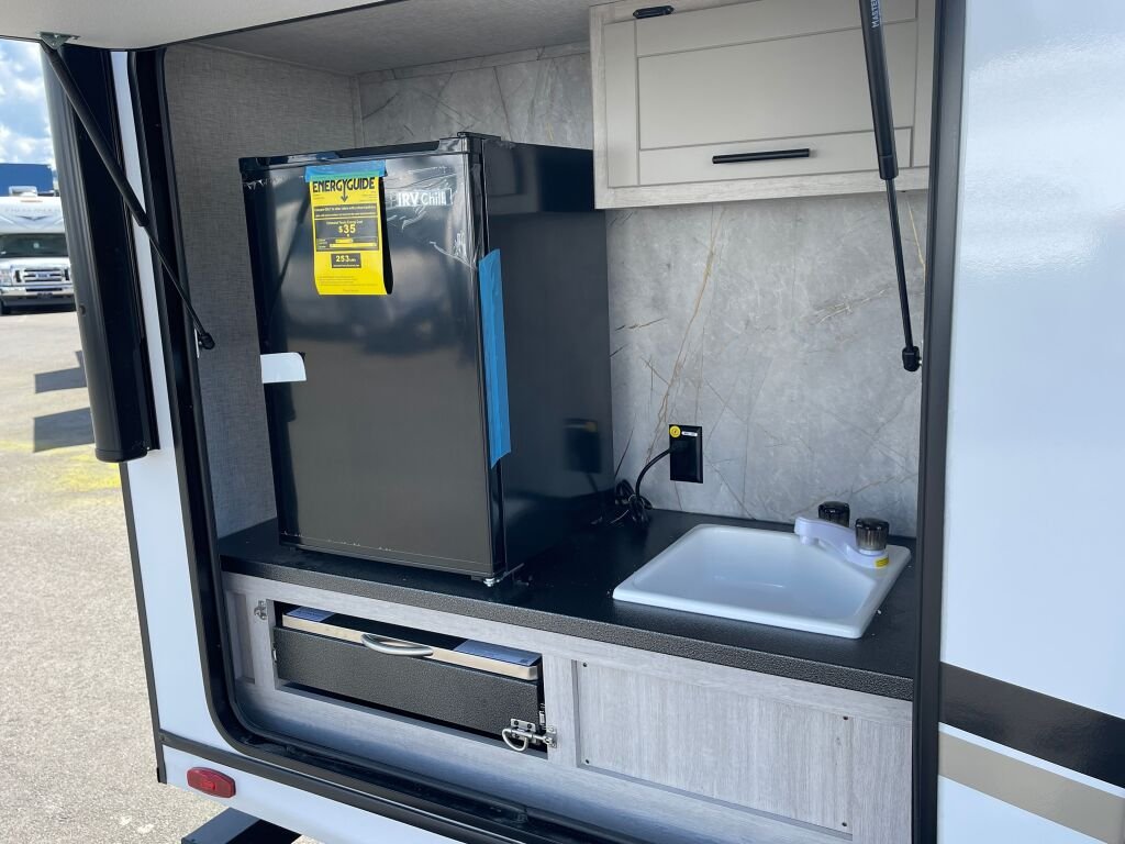 2024-Crossroads-Sunset-Trail-Super-Lite-SS253RB-Travel-Trailer-Stock-S617-on-sale-at-Poulsbo-RV-4.jpg