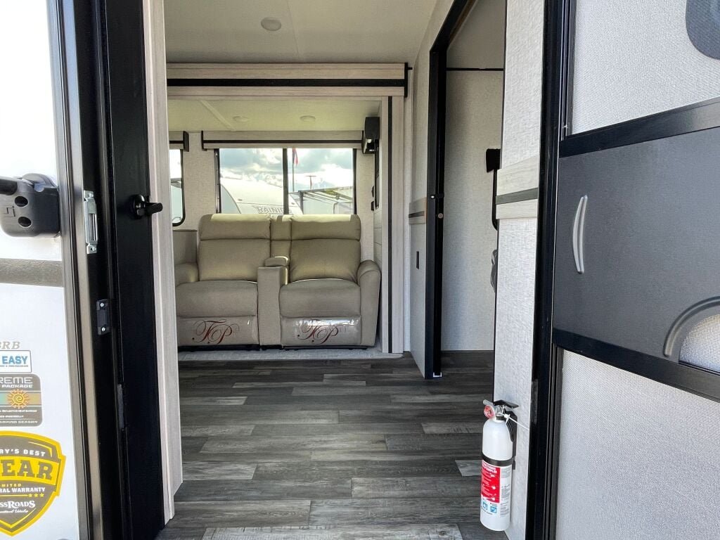 2024-Crossroads-Sunset-Trail-Super-Lite-SS253RB-Travel-Trailer-Stock-S617-on-sale-at-Poulsbo-RV-5.jpg