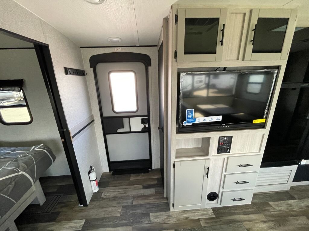 2024-Crossroads-Sunset-Trail-Super-Lite-SS253RB-Travel-Trailer-Stock-S617-on-sale-at-Poulsbo-RV-8.jpg