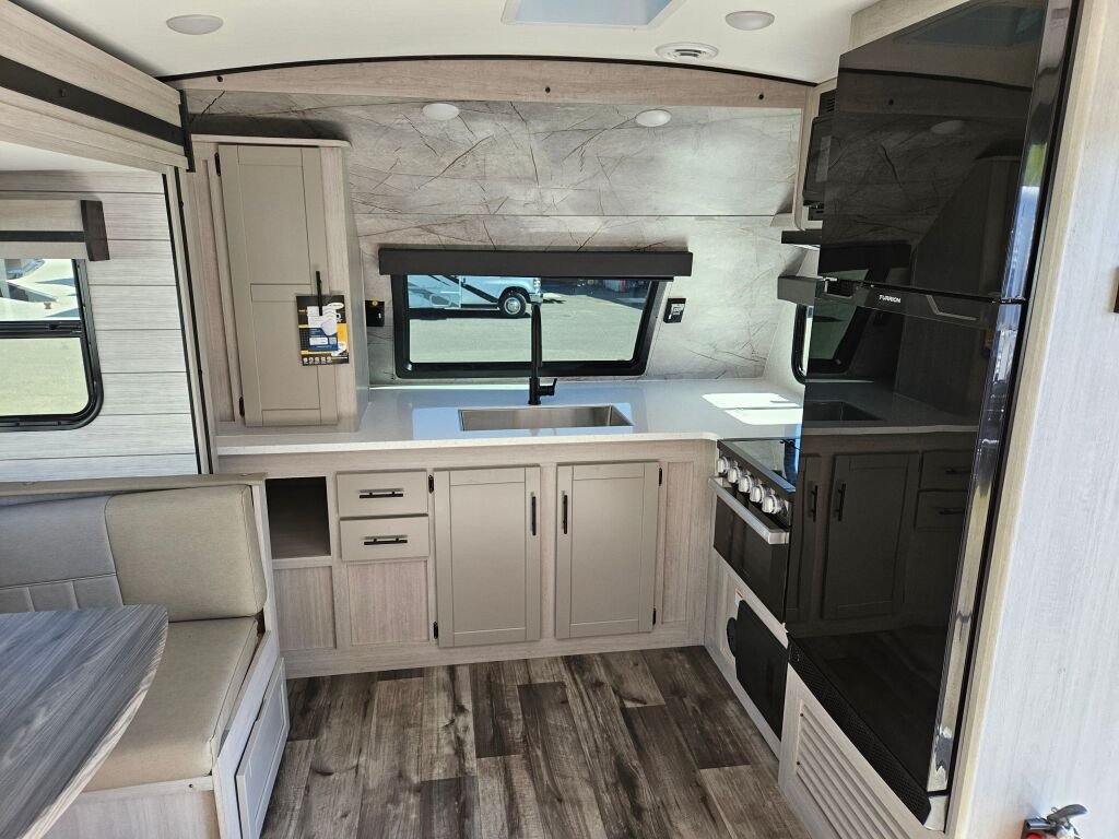 2024-Crossroads-Sunset-Trail-Super-Lite-SS269FK-Travel-Trailer-Stock-E5752-on-sale-at-Poulsbo-RV-4.jpg