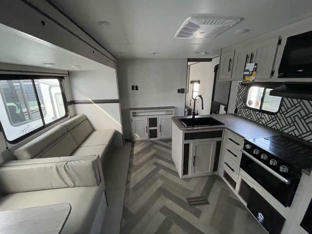 2024-Crossroads-Zinger-Lite-ZR260BH-Travel-Trailer-Stock-K5955-on-sale-at-Poulsbo-RV-10.jpg