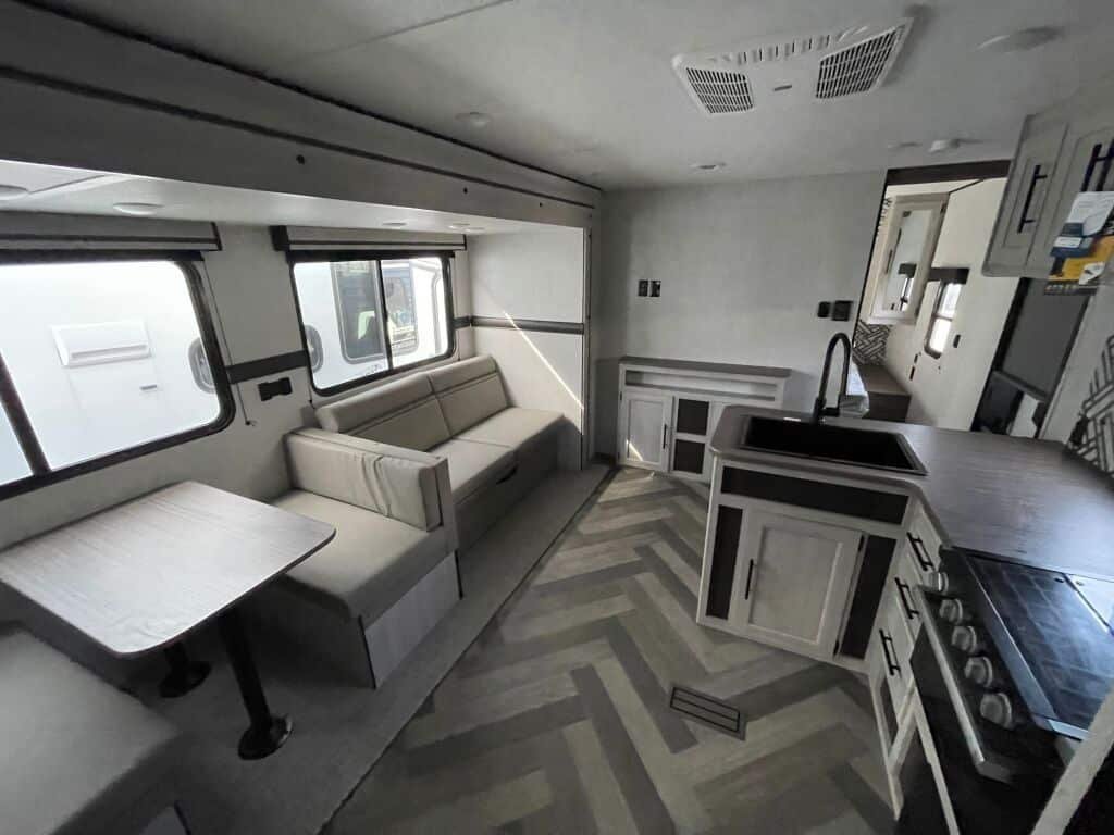 2024-Crossroads-Zinger-Lite-ZR260BH-Travel-Trailer-Stock-K5955-on-sale-at-Poulsbo-RV-17.jpg