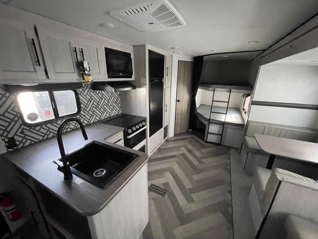 2024-Crossroads-Zinger-Lite-ZR260BH-Travel-Trailer-Stock-K5955-on-sale-at-Poulsbo-RV-19.jpg
