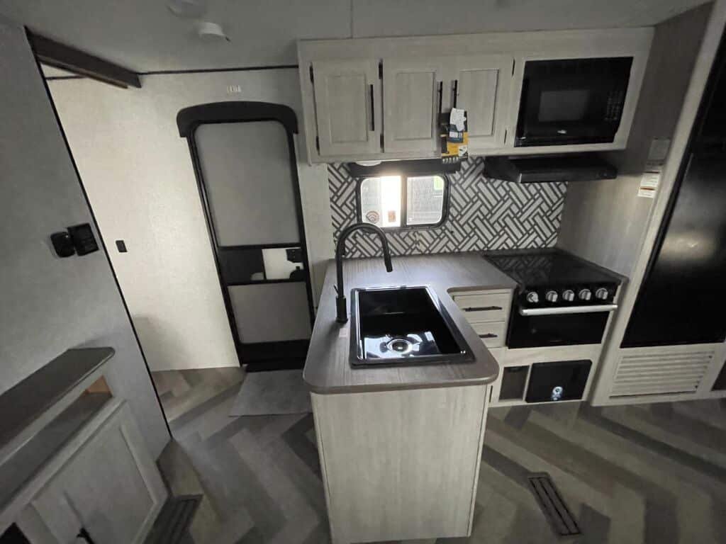 2024-Crossroads-Zinger-Lite-ZR260BH-Travel-Trailer-Stock-K5955-on-sale-at-Poulsbo-RV-7.jpg