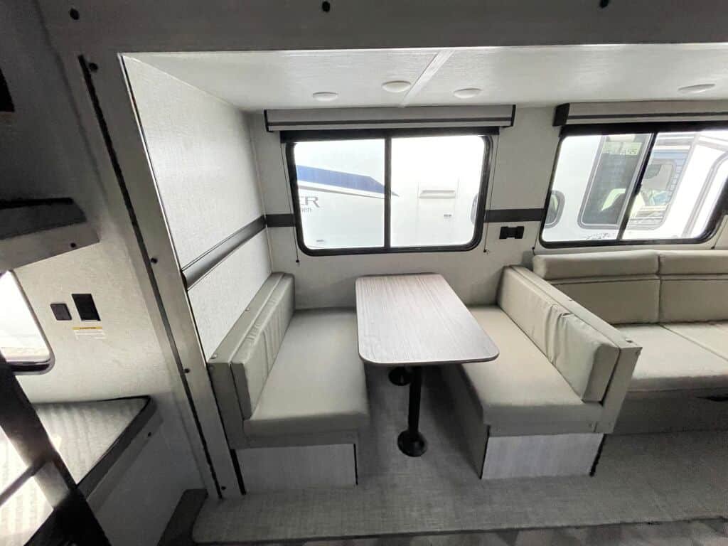 2024-Crossroads-Zinger-Lite-ZR260BH-Travel-Trailer-Stock-K5955-on-sale-at-Poulsbo-RV-9.jpg