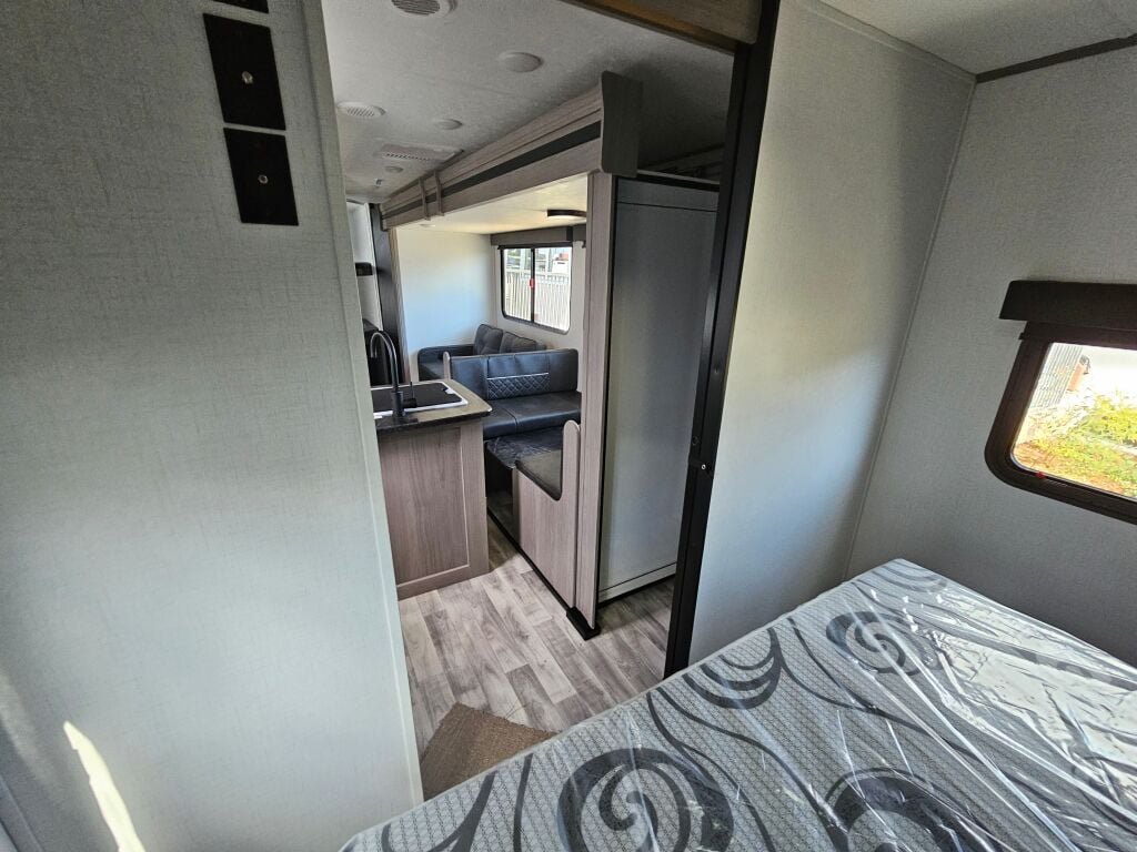 2024-Dutchmen-Kodiak-SE-27SBH-Travel-Trailer-Stock-K5894-on-sale-at-Poulsbo-RV-7.jpg