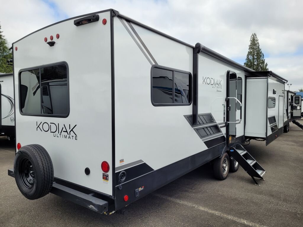 2024-Dutchmen-Kodiak-Ultimate-3371FLSL-Travel-Trailer-Stock-E5670-on-sale-at-Poulsbo-RV-3.jpg