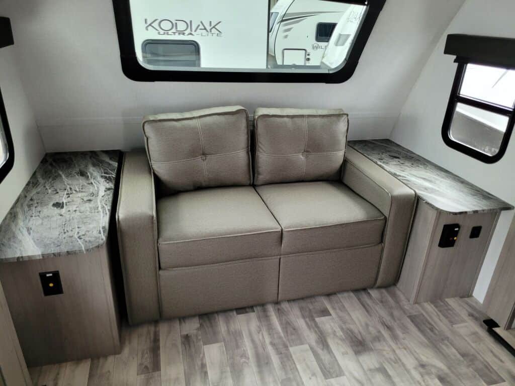 2024-Dutchmen-Kodiak-Ultimate-3371FLSL-Travel-Trailer-Stock-E5670-on-sale-at-Poulsbo-RV-9.jpg