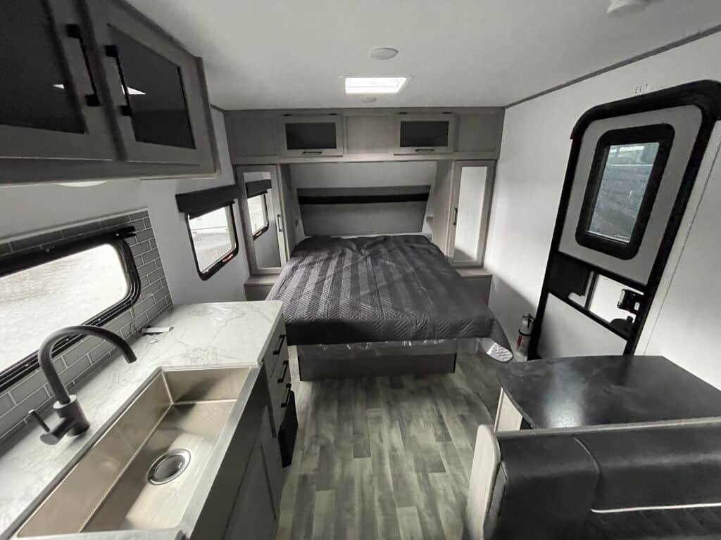 2024-Dutchmen-Kodiak-Ultra-Lite-201QB-Travel-Trailer-Stock-S609-on-sale-at-Poulsbo-RV-10.jpg