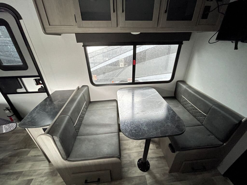 2024-Dutchmen-Kodiak-Ultra-Lite-201QB-Travel-Trailer-Stock-S609-on-sale-at-Poulsbo-RV-11.jpg