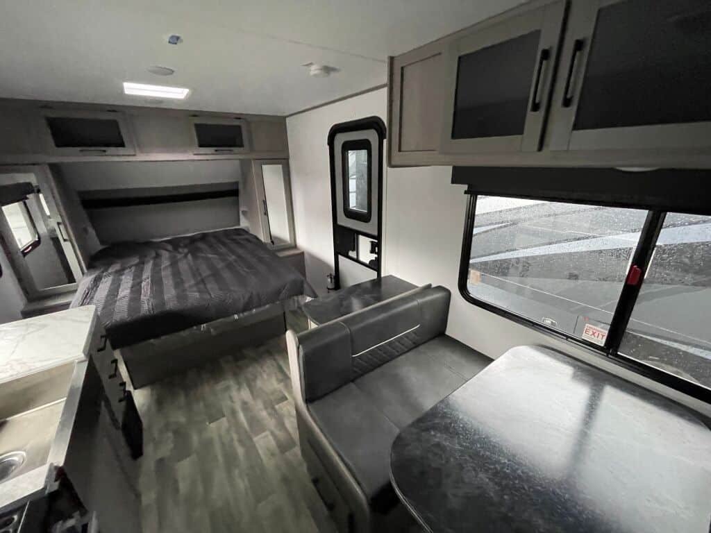 2024-Dutchmen-Kodiak-Ultra-Lite-201QB-Travel-Trailer-Stock-S609-on-sale-at-Poulsbo-RV-15.jpg