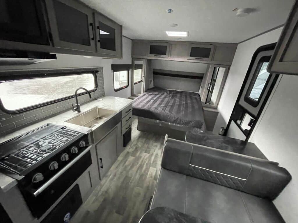 2024-Dutchmen-Kodiak-Ultra-Lite-201QB-Travel-Trailer-Stock-S609-on-sale-at-Poulsbo-RV-16.jpg