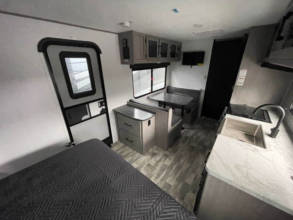 2024-Dutchmen-Kodiak-Ultra-Lite-201QB-Travel-Trailer-Stock-S609-on-sale-at-Poulsbo-RV-17.jpg