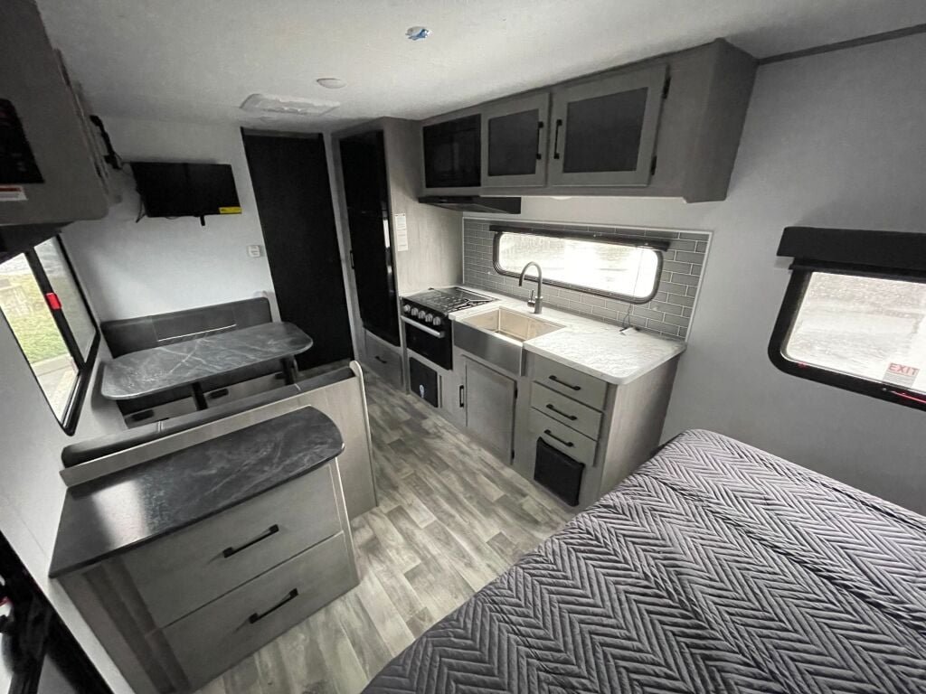 2024-Dutchmen-Kodiak-Ultra-Lite-201QB-Travel-Trailer-Stock-S609-on-sale-at-Poulsbo-RV-18.jpg