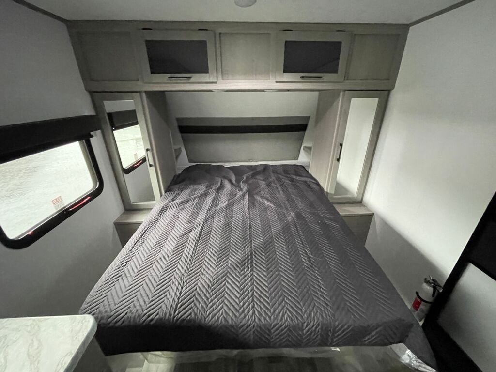 2024-Dutchmen-Kodiak-Ultra-Lite-201QB-Travel-Trailer-Stock-S609-on-sale-at-Poulsbo-RV-6.jpg