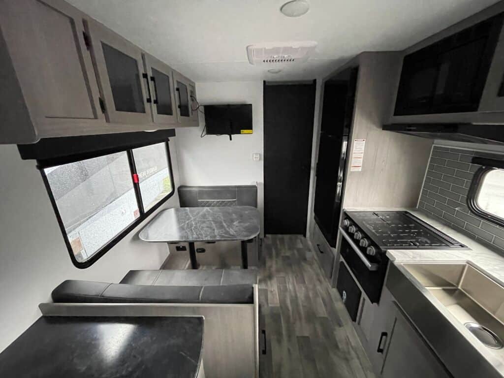 2024-Dutchmen-Kodiak-Ultra-Lite-201QB-Travel-Trailer-Stock-S609-on-sale-at-Poulsbo-RV-8.jpg