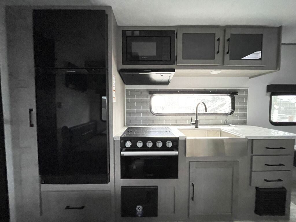 2024-Dutchmen-Kodiak-Ultra-Lite-201QB-Travel-Trailer-Stock-S609-on-sale-at-Poulsbo-RV-9.jpg