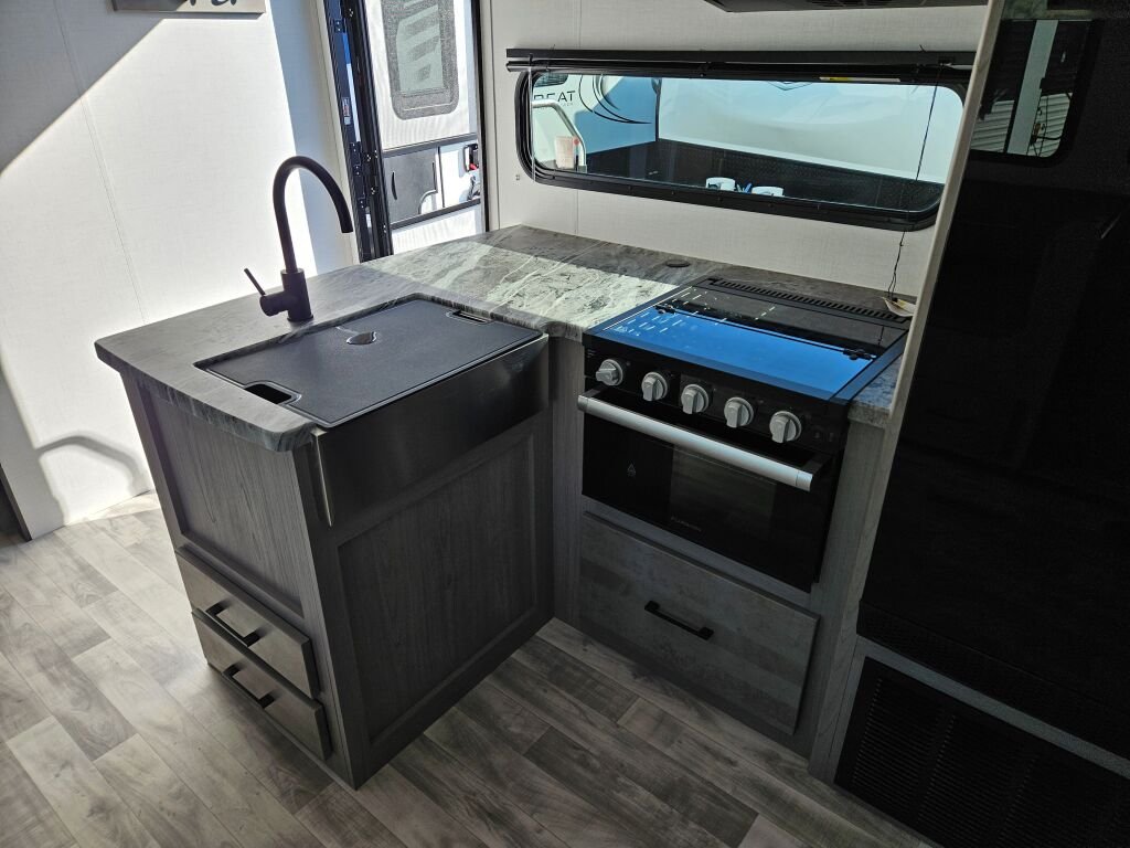 2024-Dutchmen-Kodiak-Ultra-Lite-296BHSL-Travel-Trailer-Stock-E5714-on-sale-at-Poulsbo-RV-11.jpg