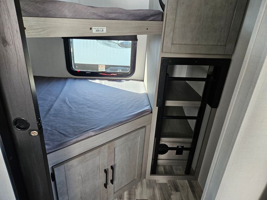 2024-Dutchmen-Kodiak-Ultra-Lite-296BHSL-Travel-Trailer-Stock-E5714-on-sale-at-Poulsbo-RV-8.jpg