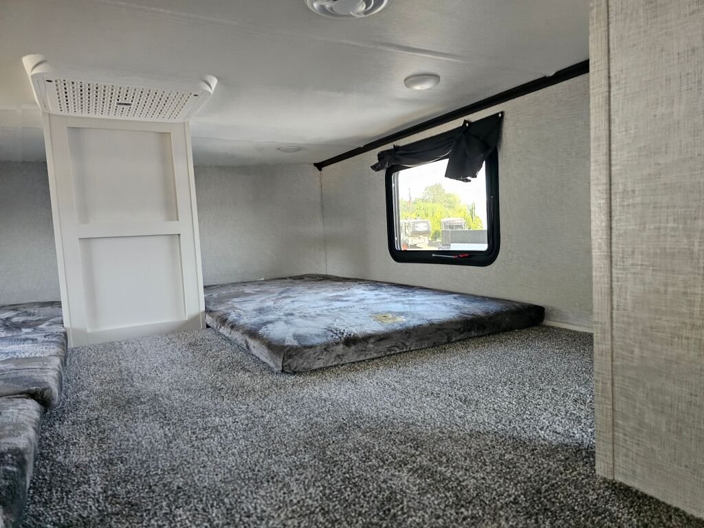 2025-Crossroads-Hampton-HP390PVL-Travel-Trailer-Stock-S667-on-sale-at-Poulsbo-RV-26.jpg