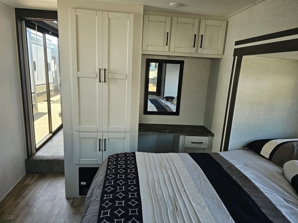 2025-Crossroads-Hampton-HP390PVL-Travel-Trailer-Stock-S667-on-sale-at-Poulsbo-RV-28.jpg