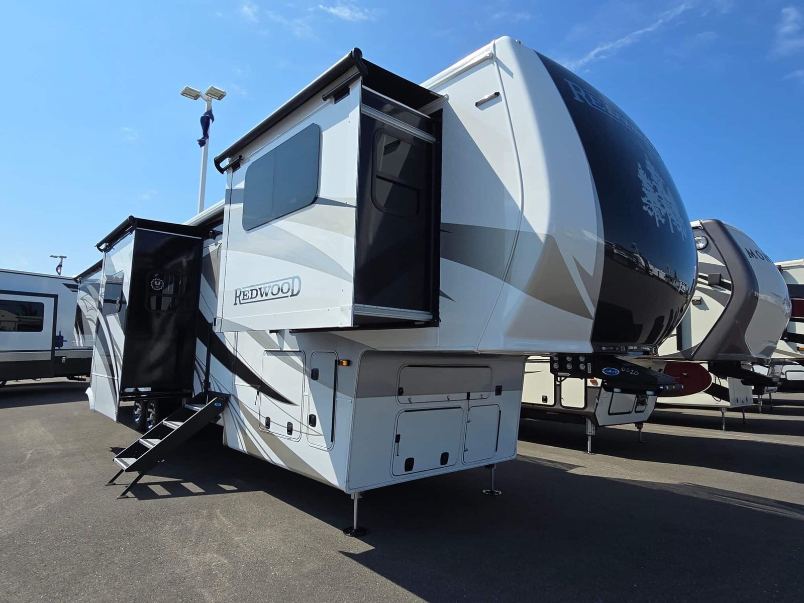 2025-Crossroads-Redwood-RW4200FL-Fifth-Wheel-Stock-M3508-on-sale-at-Poulsbo-RV-15-scaled-1.jpg