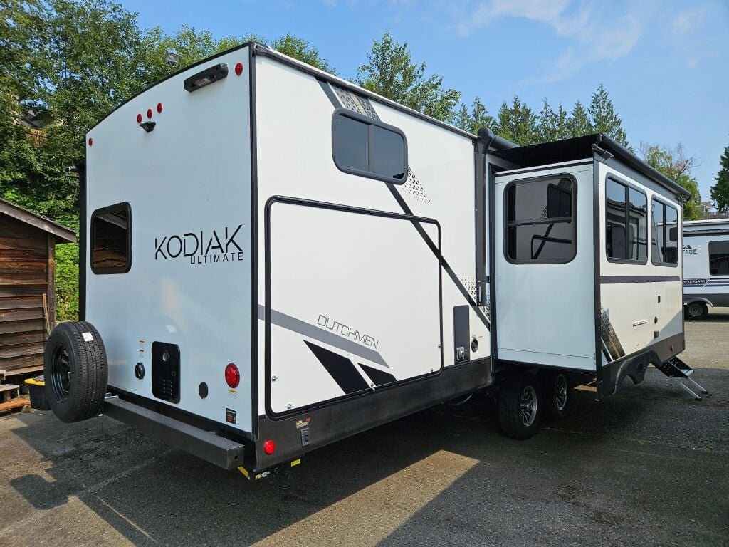 2025-Dutchmen-Kodiak-Ultimate-3321BHSL-Travel-Trailer-Stock-E5796-on-sale-at-Poulsbo-RV-3.jpg