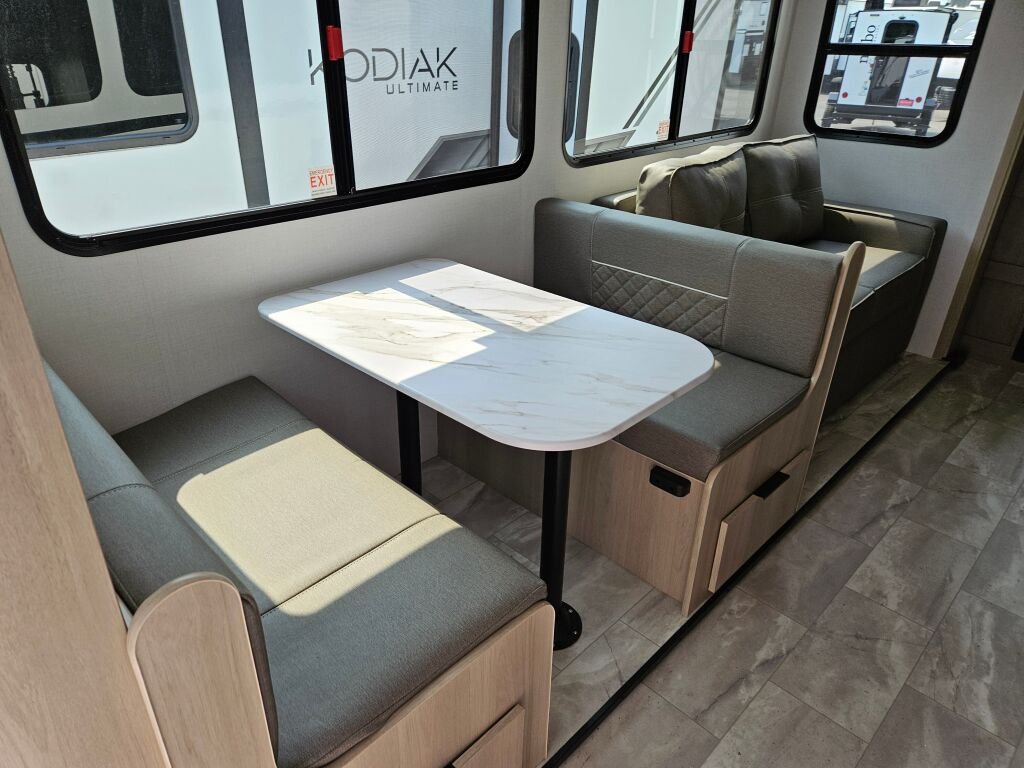 2025-Dutchmen-Kodiak-Ultimate-3321BHSL-Travel-Trailer-Stock-E5796-on-sale-at-Poulsbo-RV-7.jpg