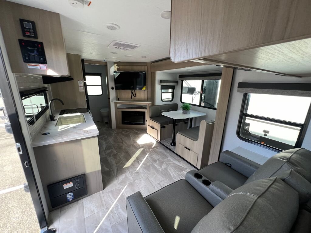 2025-Dutchmen-Kodiak-Ultra-Lite-242RBSL-Travel-Trailer-Stock-S672-on-sale-at-Poulsbo-RV-12.jpg