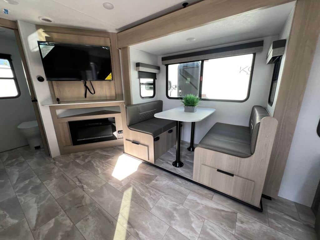 2025-Dutchmen-Kodiak-Ultra-Lite-242RBSL-Travel-Trailer-Stock-S672-on-sale-at-Poulsbo-RV-13.jpg