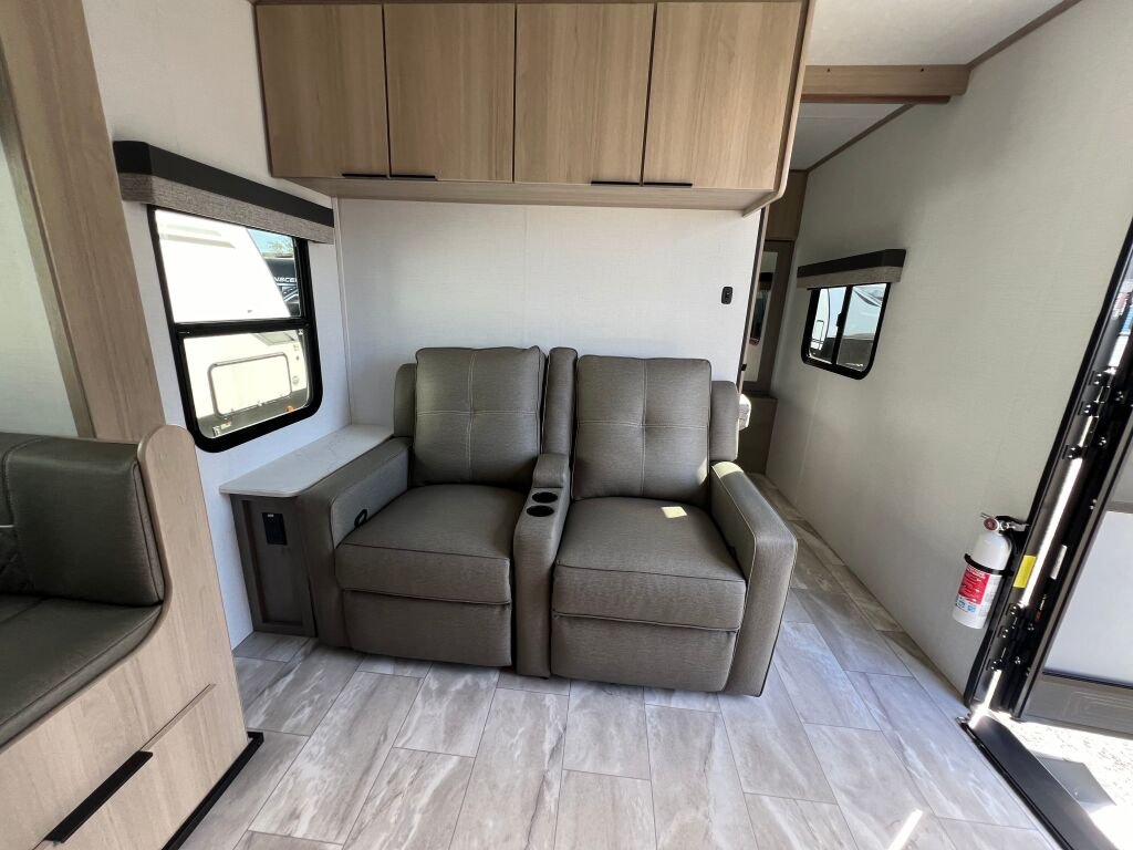 2025-Dutchmen-Kodiak-Ultra-Lite-242RBSL-Travel-Trailer-Stock-S672-on-sale-at-Poulsbo-RV-14.jpg