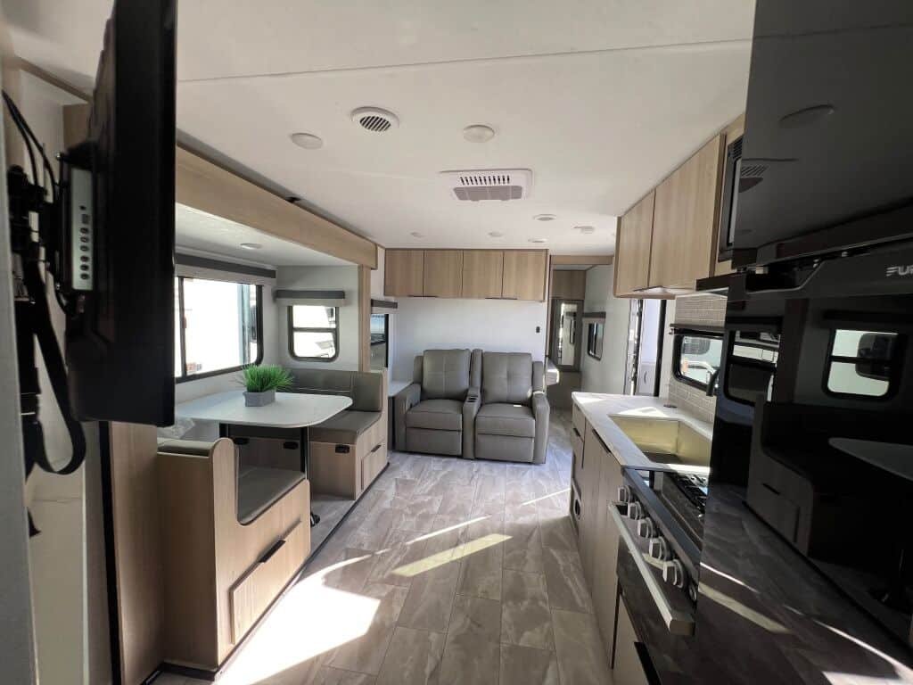 2025-Dutchmen-Kodiak-Ultra-Lite-242RBSL-Travel-Trailer-Stock-S672-on-sale-at-Poulsbo-RV-19.jpg