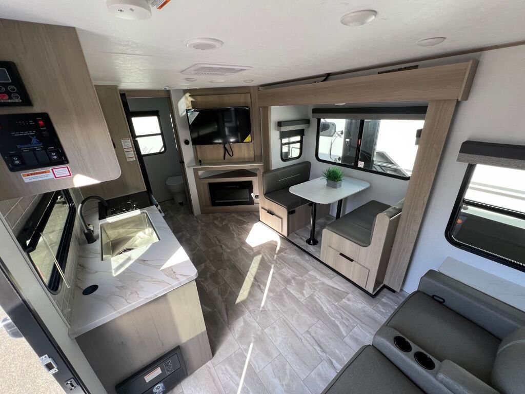 2025-Dutchmen-Kodiak-Ultra-Lite-242RBSL-Travel-Trailer-Stock-S672-on-sale-at-Poulsbo-RV-21.jpg